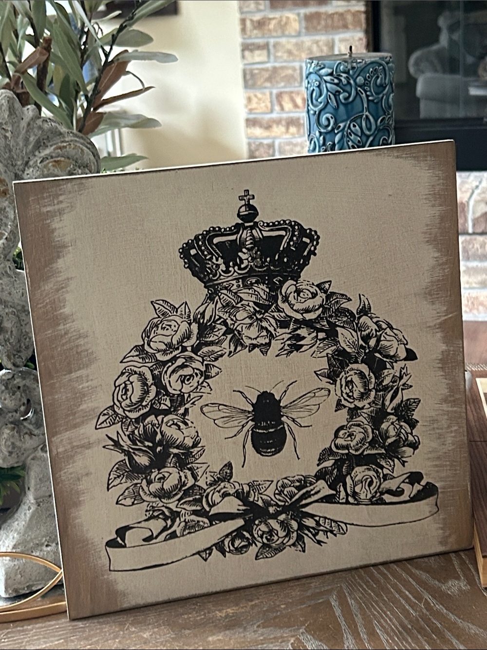 NEW! Vintage Inspired Shabby Chic Royal Crown Queen Bee Wreath Wood Wall Sign